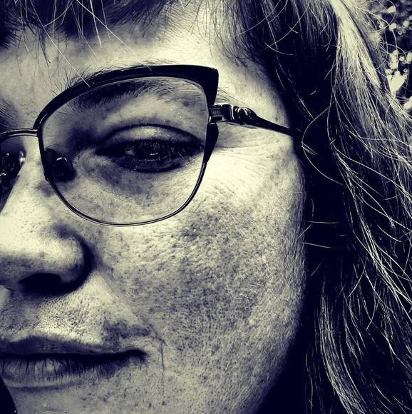 Meet your Posher, Lara - Picture 1 of 1